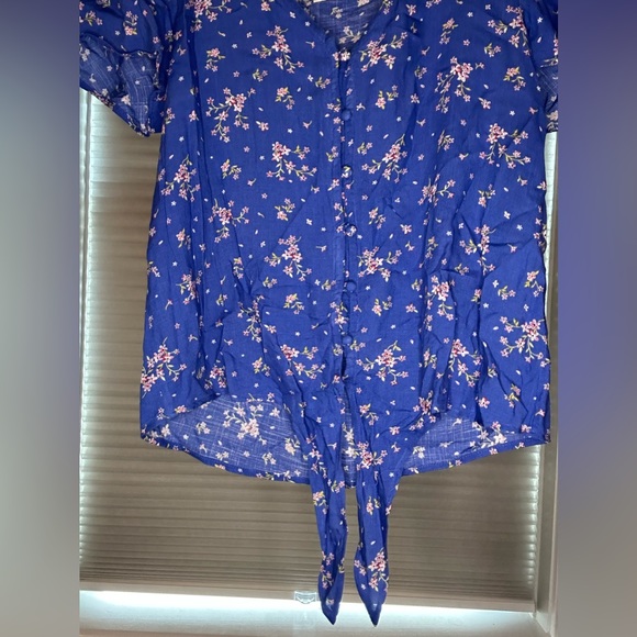 Women’s Floral Button up Tie Blouse - Picture 3 of 4